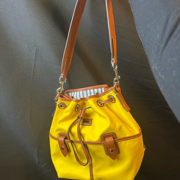 NWOT Dooney & Bourke Mustard Yellow Leather Trim Bucket Bag Purse - Picture 3 of 13